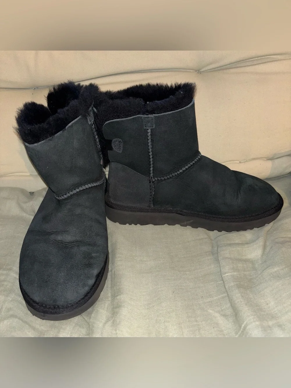 UGG Bailey Bow II Boots Black Sheepskin Satin Bow Women’s Size 7
